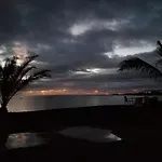 Con Encanto En La Playa Frente Al Mar 