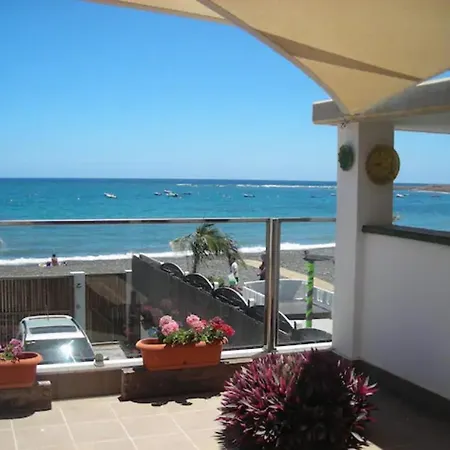 Con Encanto En La Playa Frente Al Mar 
