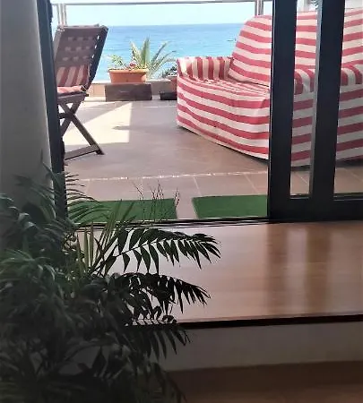 Con Encanto En La Playa Frente Al Mar 