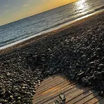 Con Encanto En La Playa Frente Al Mar 