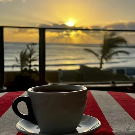 Con Encanto En La Playa Frente Al Mar 