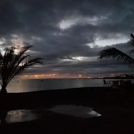 Con Encanto En La Playa Frente Al Mar 