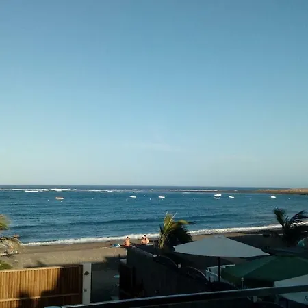 Con Encanto En La Playa Frente Al Mar 