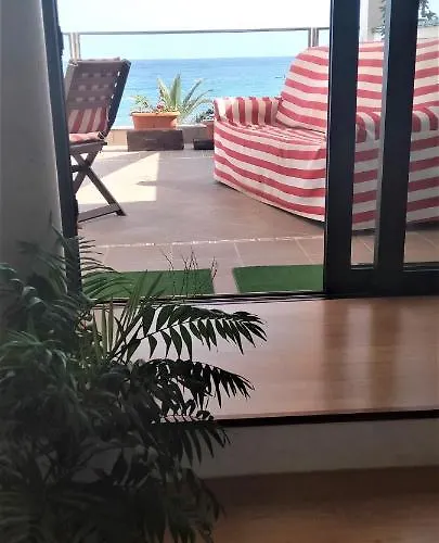 Con Encanto En La Playa Frente Al Mar 