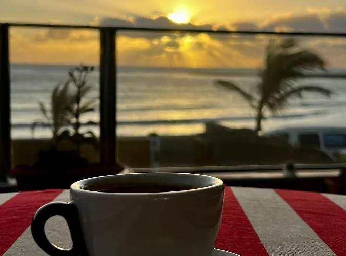 Con Encanto En La Playa Frente Al Mar 