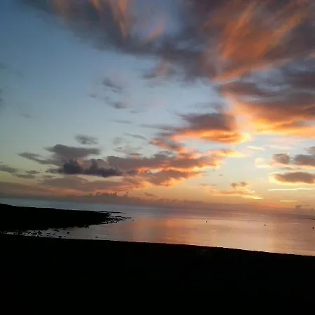 Con Encanto En La Playa Frente Al Mar 
